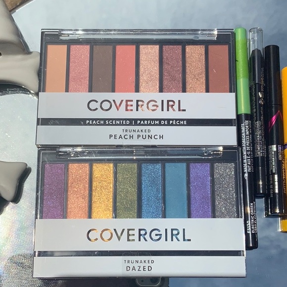 COVERGIRL/MAYBELLINE 10-PIECE MAKE UP BUNDLE, 2 EYESHADOW PALETTES, 3 MASCARAS - Picture 3 of 8